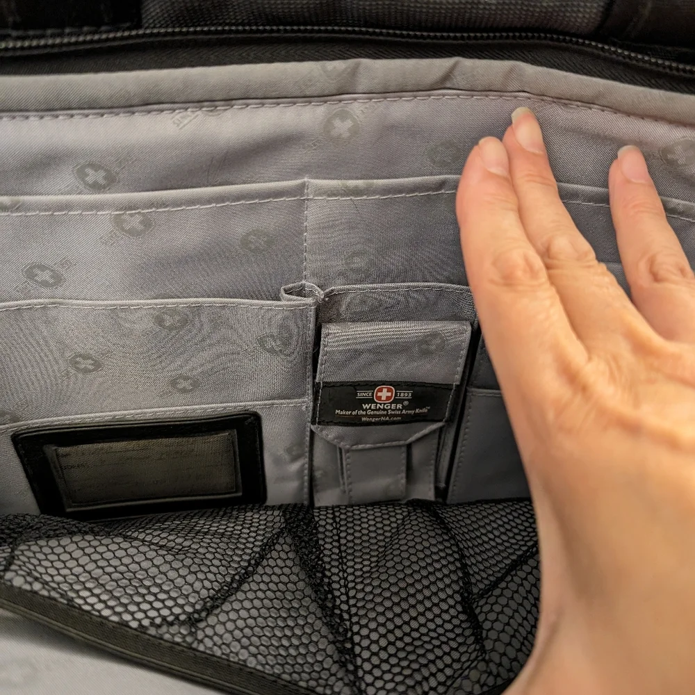 Wenger, Swiss Gear Laptop Briefcase Black with handles and shoulder strap - Picture 6 of 16